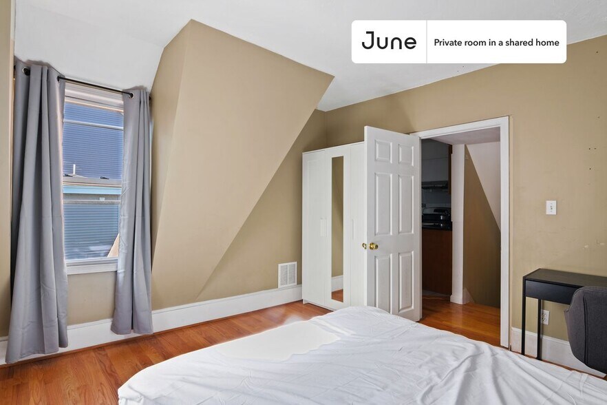 Building Photo - Room in Shared 6 bed/2 bath home