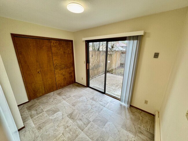 Building Photo - 1127-1129 Applegate Street