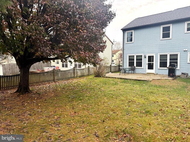 Building Photo - 225 Cedar Dr