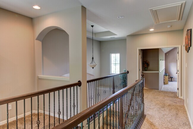 Building Photo - 308 Entrada Way