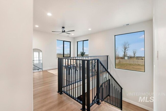 Building Photo - 547 Cyn Fls Dr