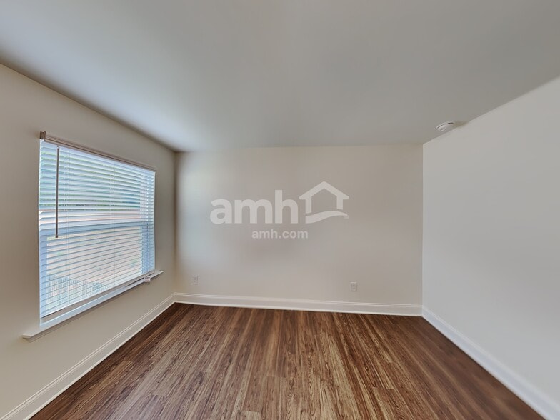 Building Photo - 7043 Creeksong Dr