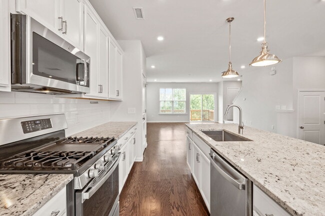 Building Photo - 1039 Commack Dr