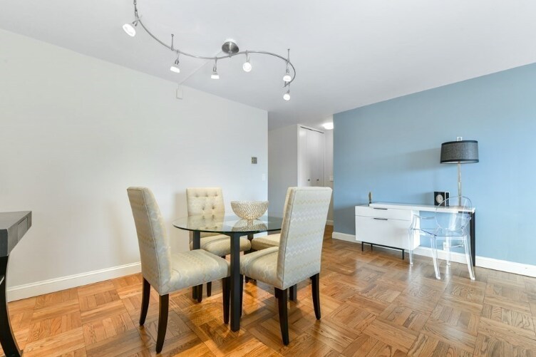 Building Photo - 180 Beacon St