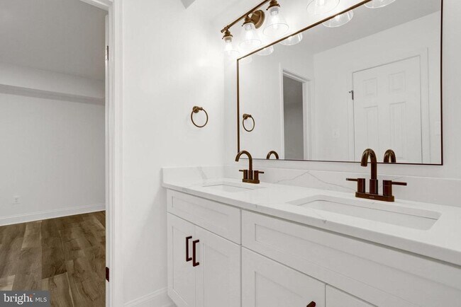 Building Photo - 3307 Wyndham Cir