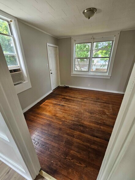 Building Photo - 209 S Walnut Ave