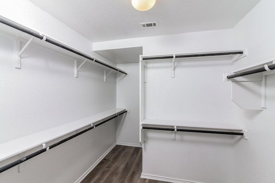 Building Photo - 14014 Tyler Pt