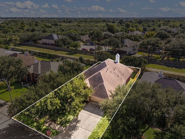 Building Photo - 3538 Lakeaires Ln