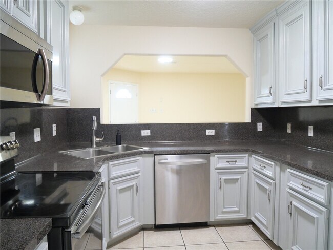 Building Photo - 6603 Schambray St