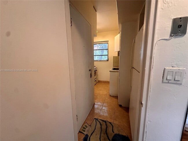 Building Photo - 4740 Pine Tree Dr