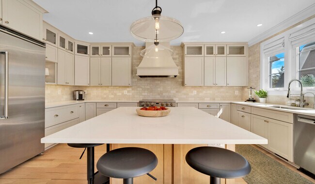 Building Photo - 6427 83rd Pl