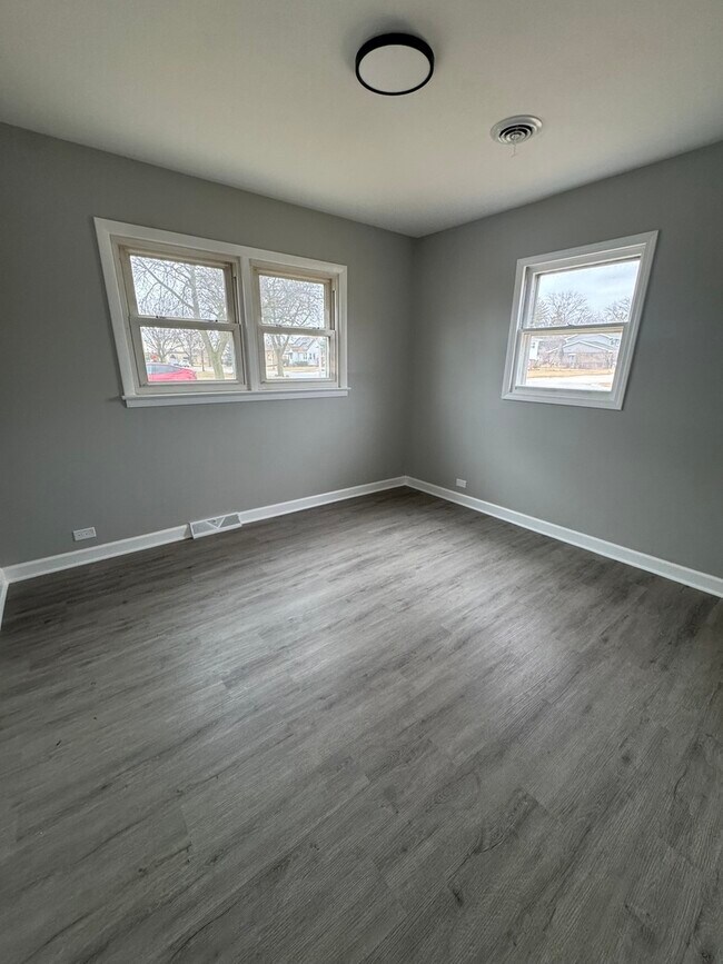 Building Photo - 5735 W 80th St