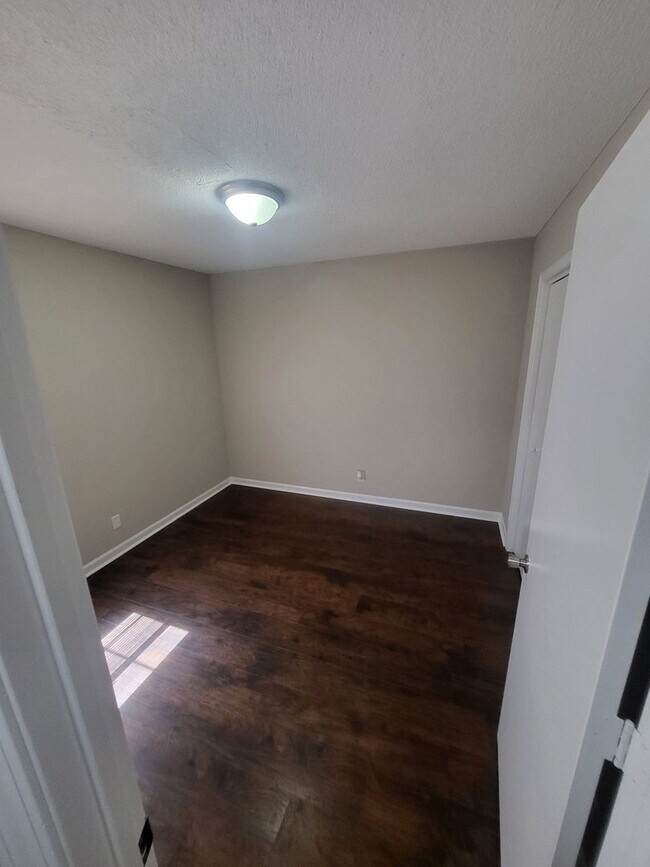 Building Photo - Large two-story colonial style home, Antioch