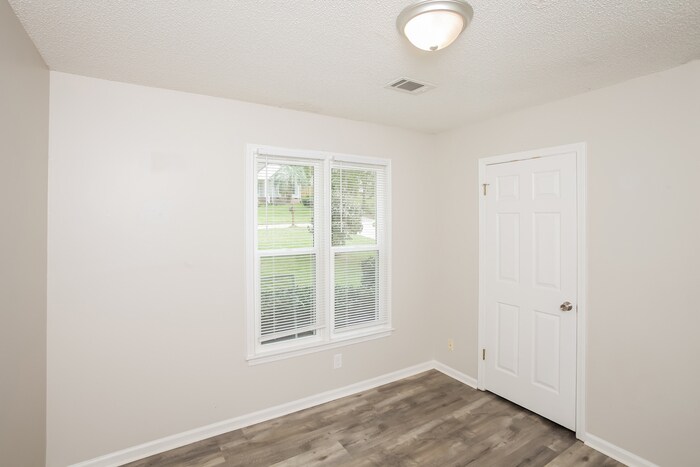 Building Photo - 315 Gales River Rd