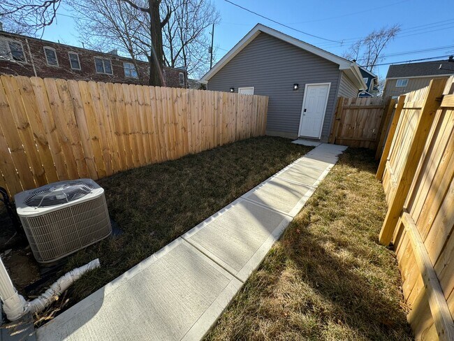 Building Photo - 2 Bedroom - Weiland Park