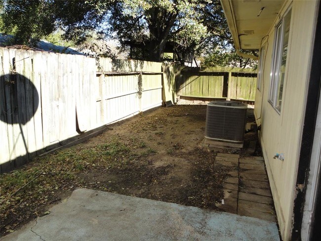 Building Photo - 5607 Golden Grove Dr