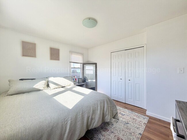 Building Photo - Fully Updated Two Bedroom with Contemporary Style and Comfort Throughout!