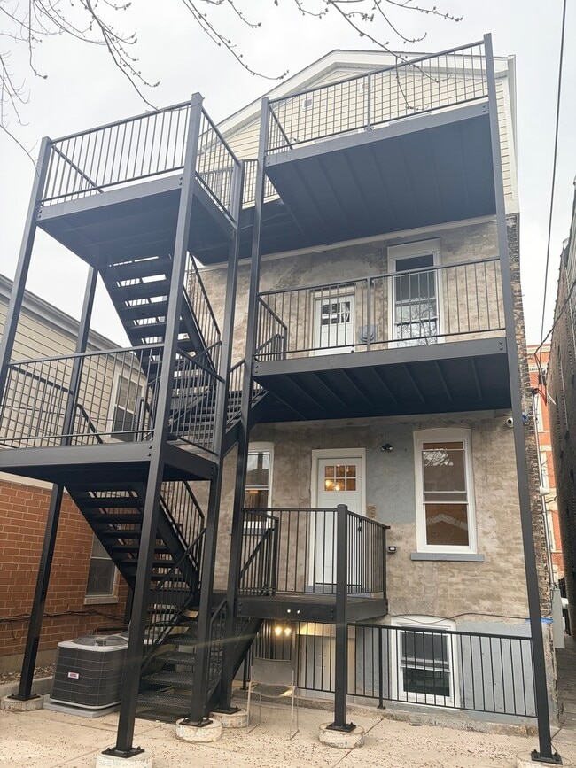 Building Photo - 2719 W Augusta Blvd