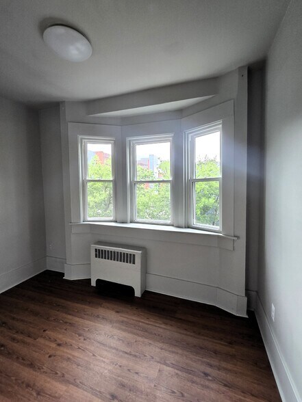 Building Photo - 806 Hill St