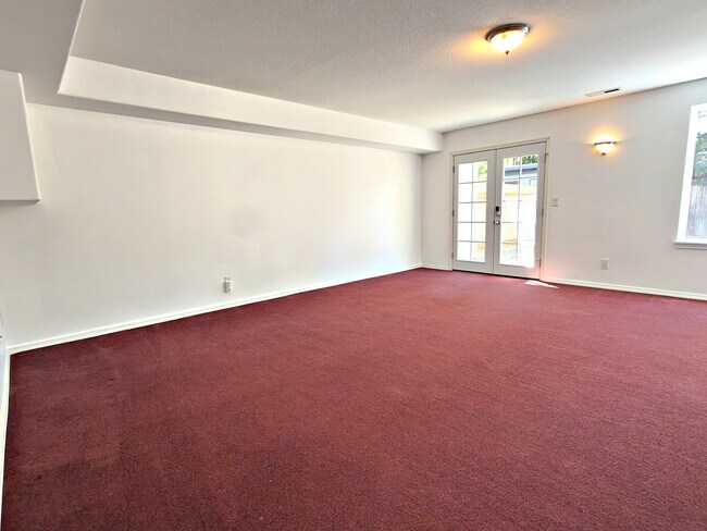 Building Photo - 8807 N Tyndall Ave