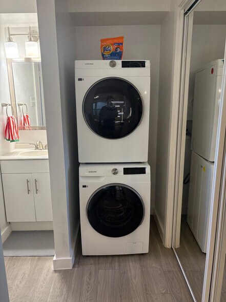 Building Photo - 3006 Stoneway Dr