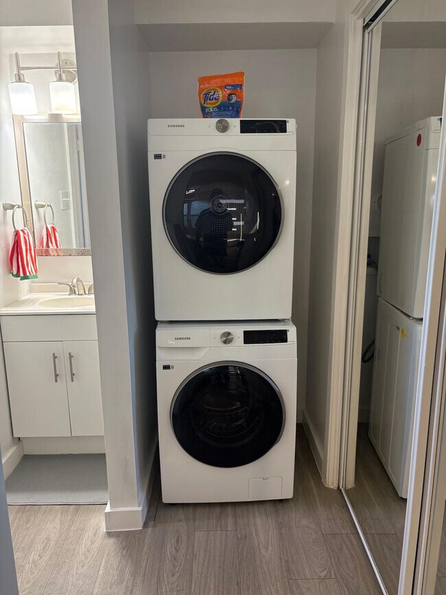 Building Photo - 3006 Stoneway Dr