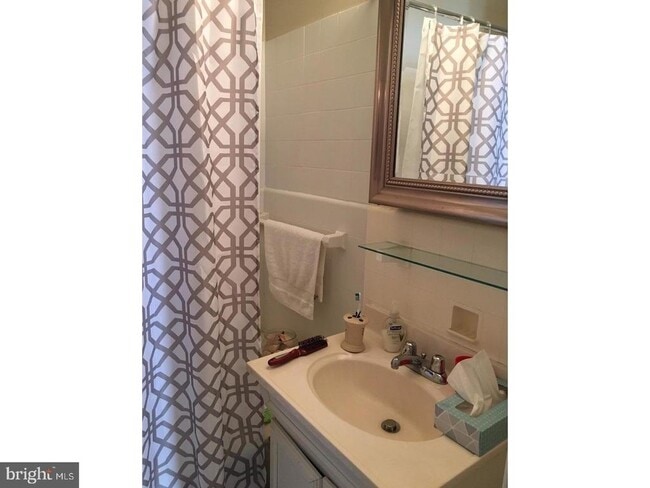 Building Photo - 2031 Locust St