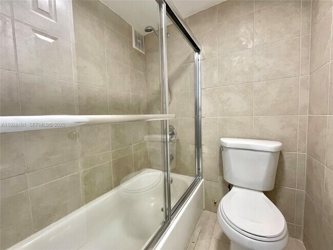 Building Photo - 17021 N Bay Rd