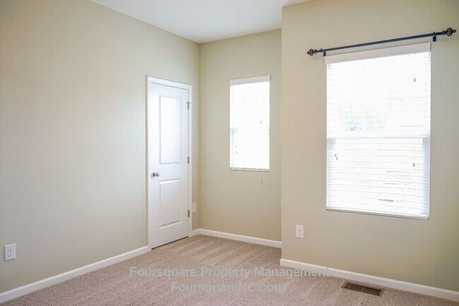 Building Photo - Charming End-Unit Townhome with Bonus Room, Screened Porch & 2-Car Garage – Convenient to RTP, RD...