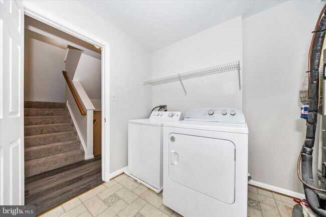 Building Photo - 4960 Clarendon Terrace