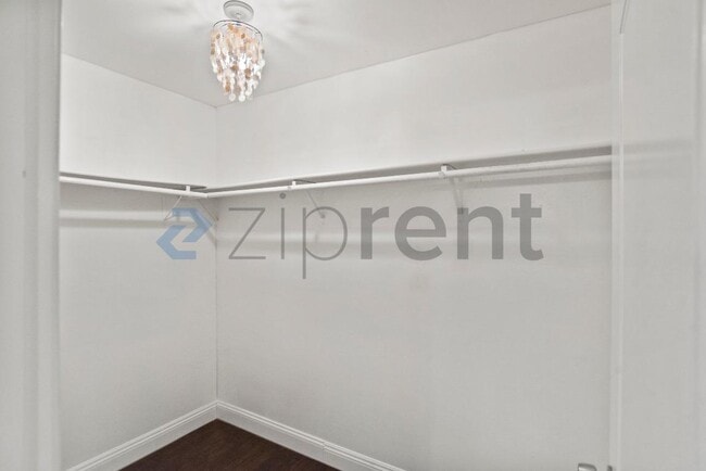 Building Photo - Unit
