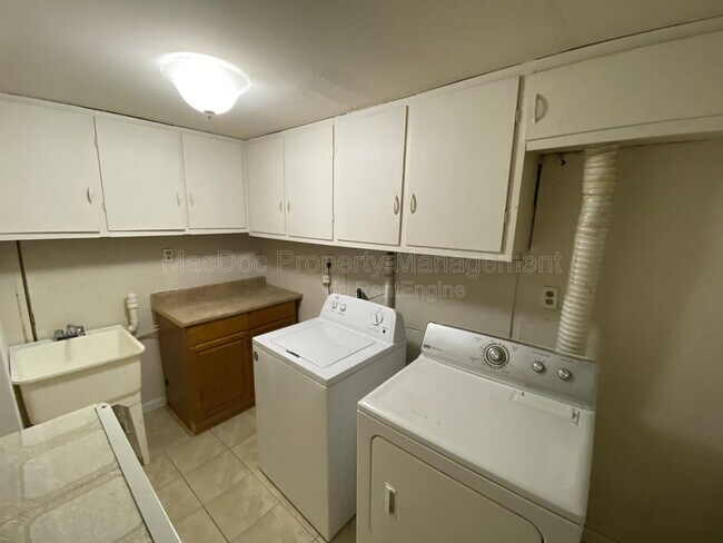 Building Photo - 601 Forbes St