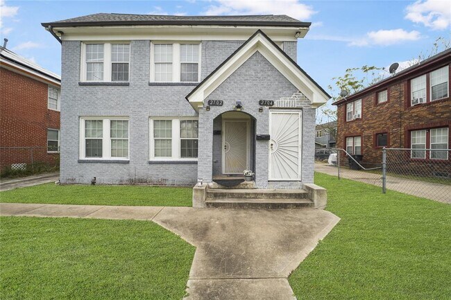 Primary Photo - 2704 Truxillo St