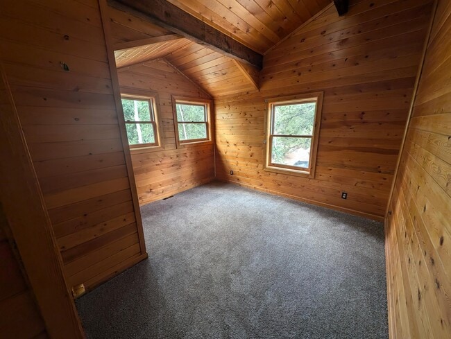 Building Photo - 3137 Ridge Rd