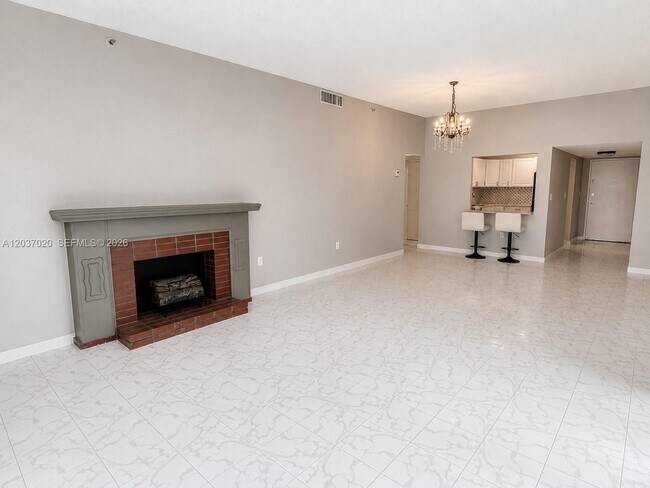 Building Photo - 20505 E Country Club Dr