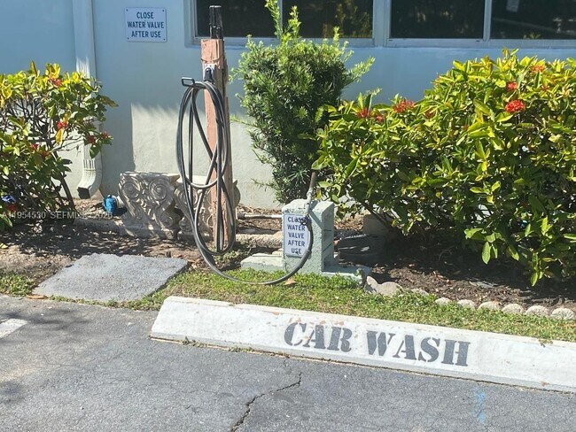 Building Photo - 100 Waterway Dr S