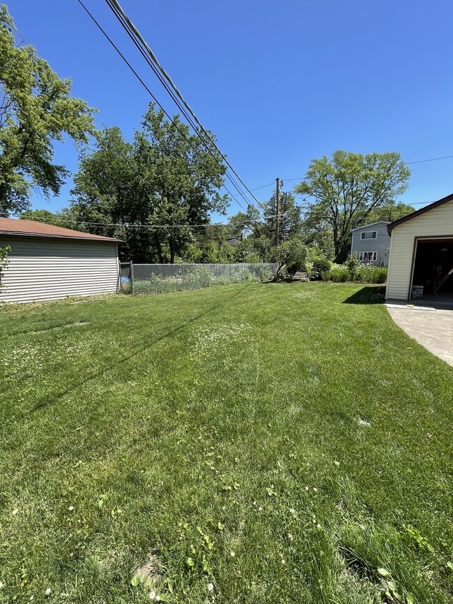 Building Photo - 325 Columbia Ave