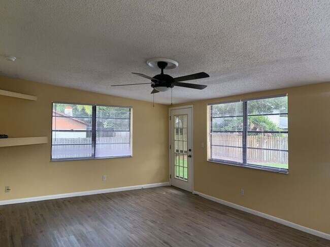 Building Photo - LOVELY NORTHDALE POOL HOME