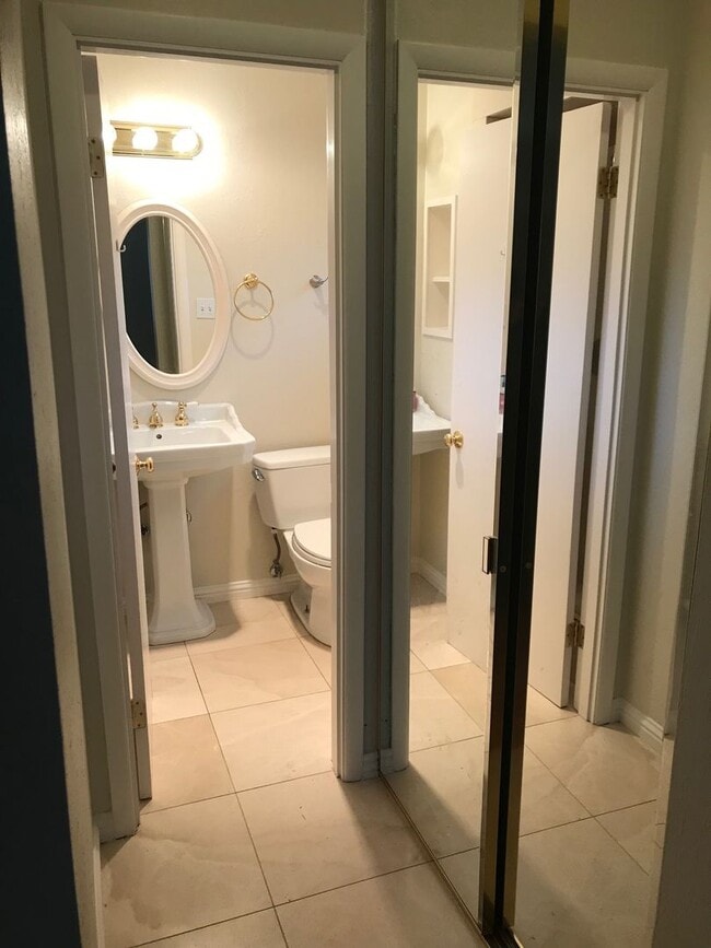 Building Photo - Indoor/outdoor living, spacious 4/2 on a quiet street in Mills Estates