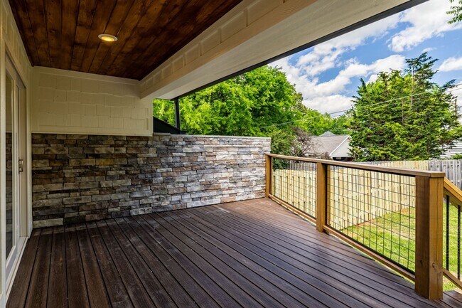 Building Photo - 910 Windlau Ct