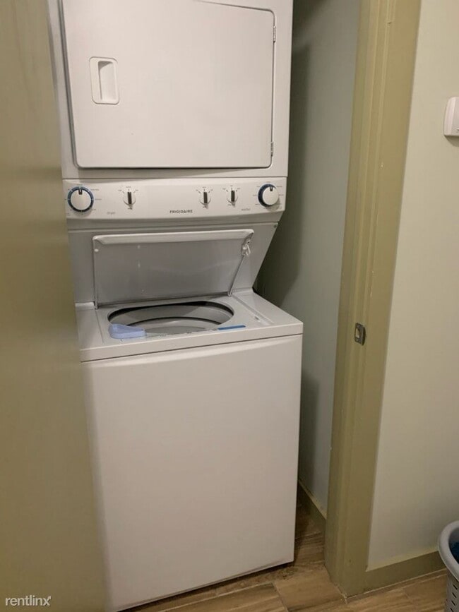 Building Photo - 1432 N Carlisle St