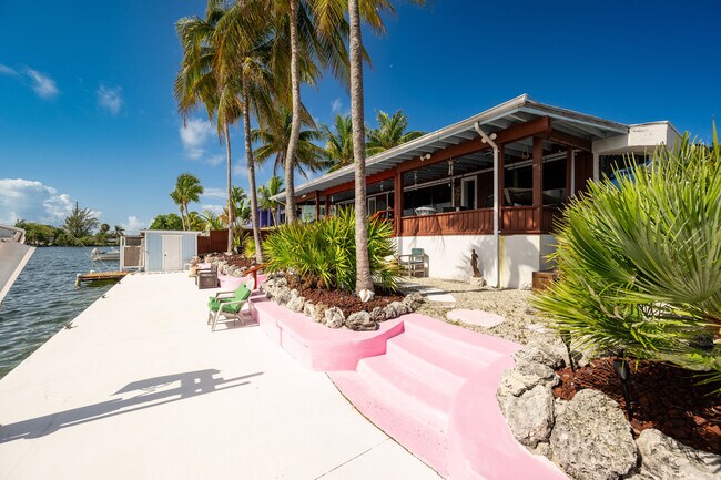Building Photo - 8 Cll Uno