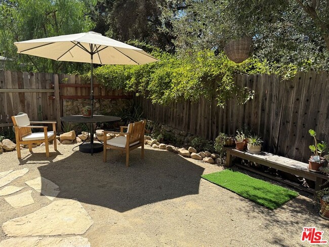 Building Photo - 314 W Aliso St