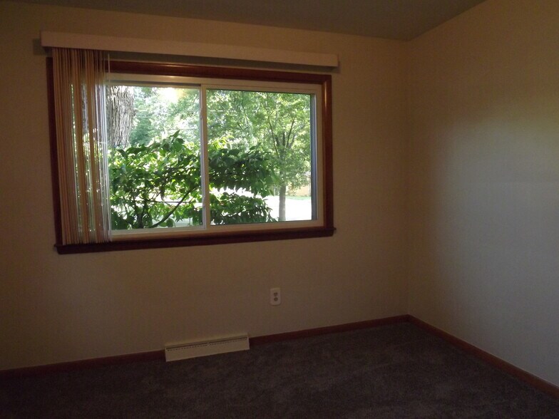 Building Photo - 1544 32nd St SW