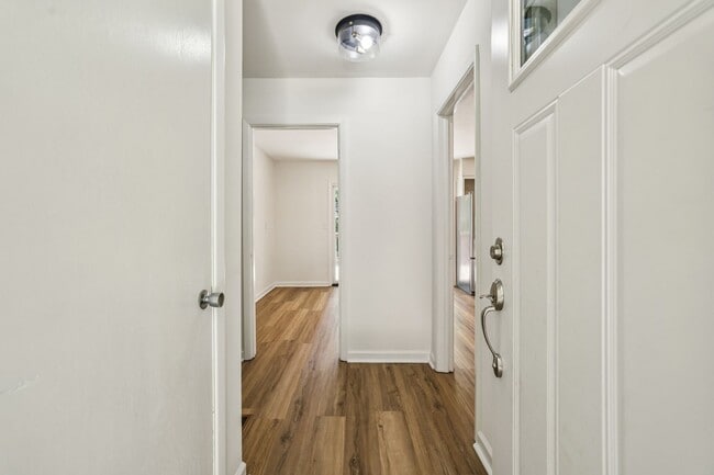 Building Photo - Charming Ranch Style Home With Spacious Basement in Brookhaven