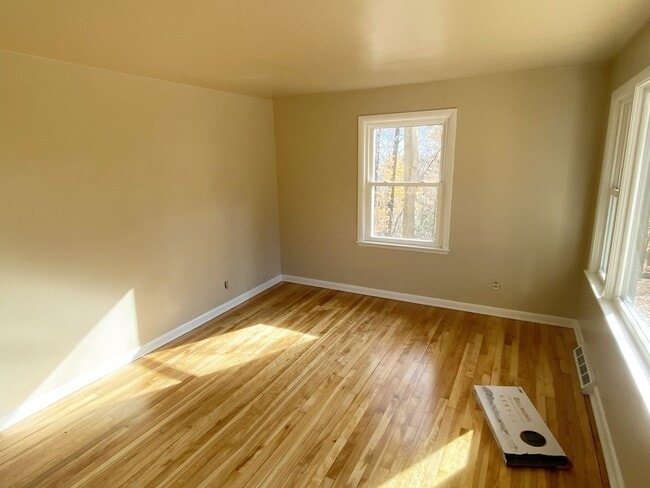 Building Photo - 4-Bedroom, 1 Bath Home on Wooded Lot near ...