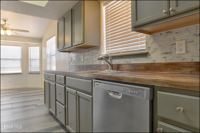 Building Photo - 7117 Alto Rey Ave