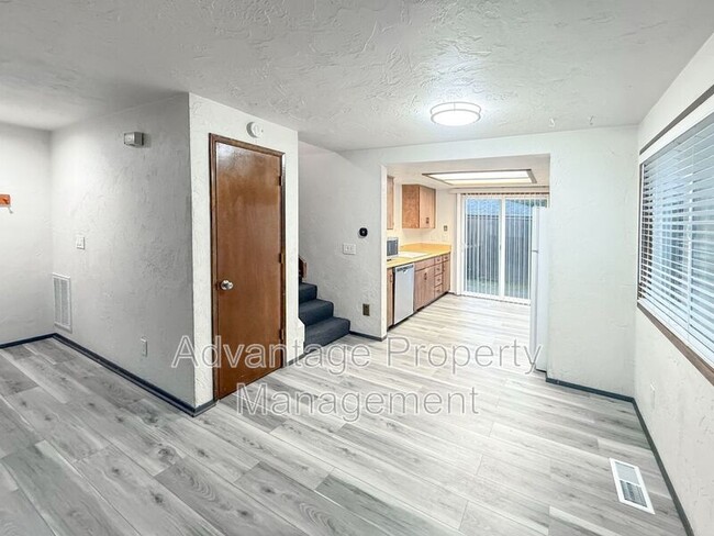 Building Photo - 1765 NW Grant Ave