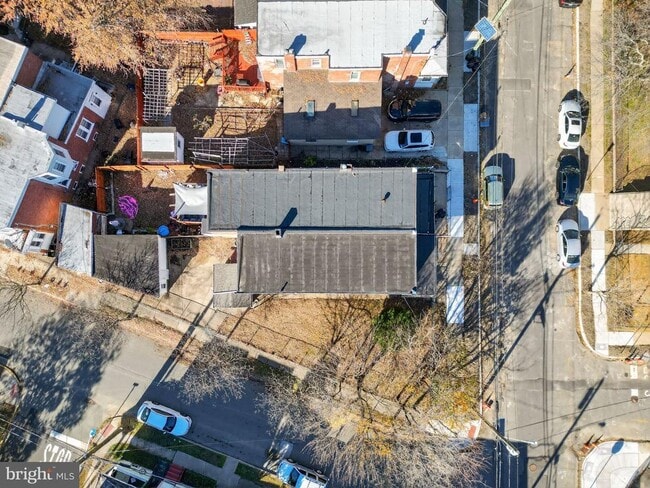 Building Photo - 738 Division St