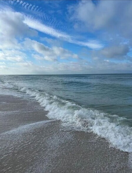 Beach 10 minutes away! - 3021 Sandpiper Bay Cir